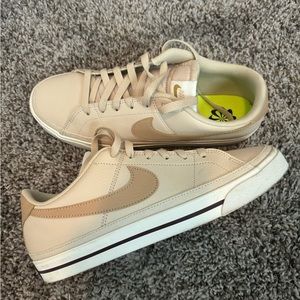 WOMENS NIKE COURT LEGACY NEXT NATURE SNEAKER